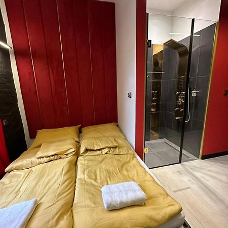 Darkhouse Versace Red Lodz  Ngoại thất bức ảnh